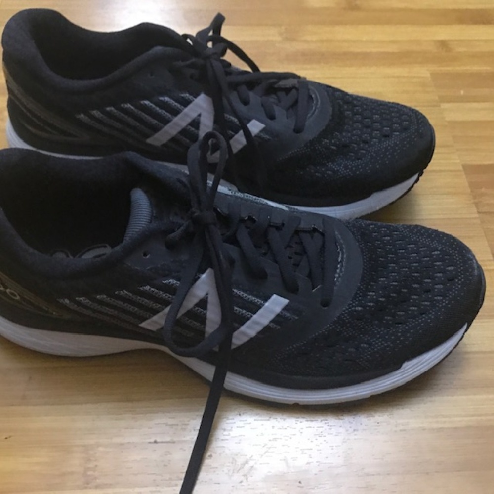 New Balance 860 Running shoes size 10 worn 4 times